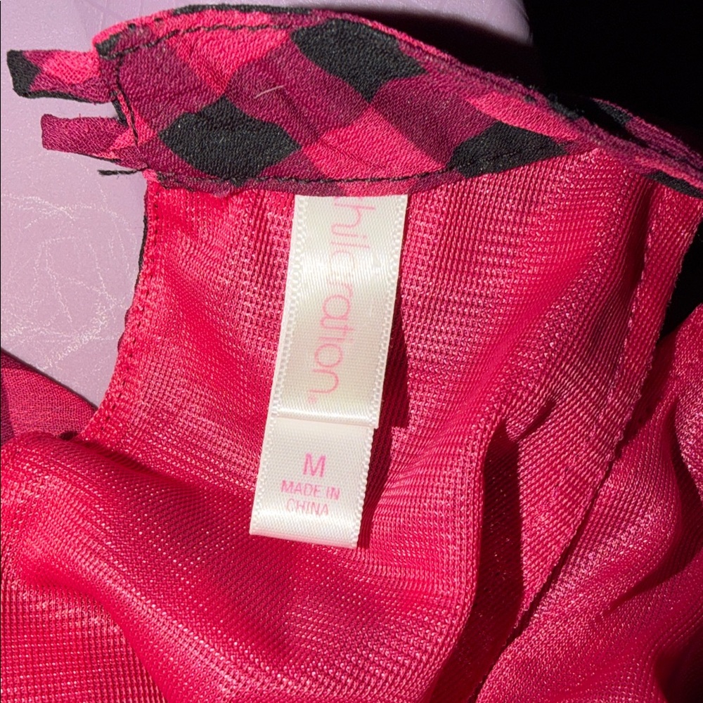 🩷🖤 Chic Checkered Ruffle Blouse - Picture 8 of 8